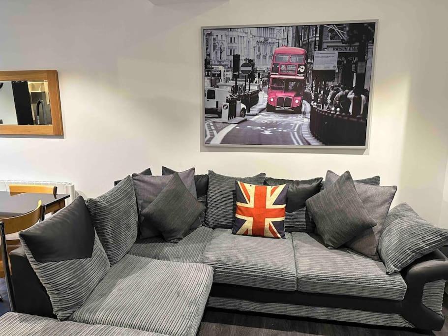CheamStunning Flat With Parking Free Near Sutton Stationアパートメント エクステリア 写真
