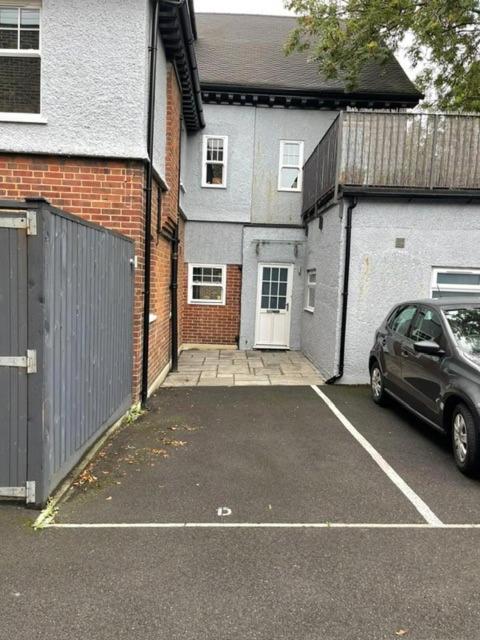 CheamStunning Flat With Parking Free Near Sutton Stationアパートメント エクステリア 写真