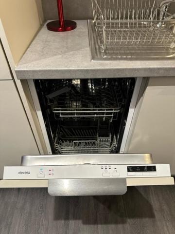 CheamStunning Flat With Parking Free Near Sutton Stationアパートメント エクステリア 写真